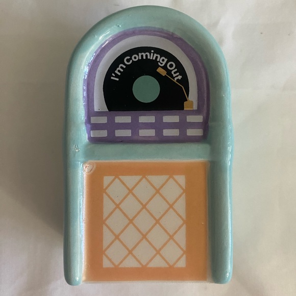 Jukebox Salt and Pepper Shaker Set - Picture 2 of 4